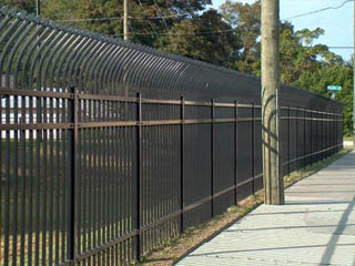 鐵藝圍欄(單向彎頭) 鐵藝圍欄(單向彎頭)