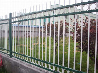 鐵藝圍欄(四橫桿) 鐵藝圍欄(四橫桿)