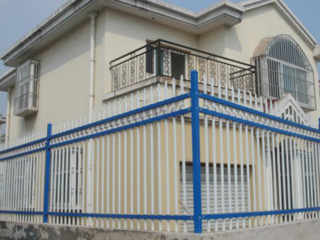 鐵藝圍欄(三橫桿) 鐵藝圍欄(三橫桿)