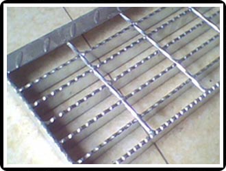 鋸齒鋼格板